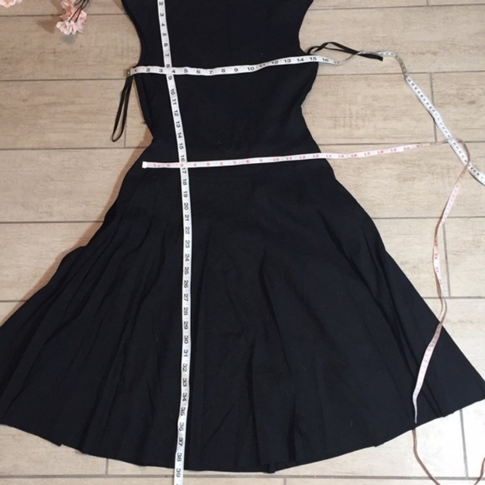 Banana Republic Fit and Flare Dress - Picture 4 of 5